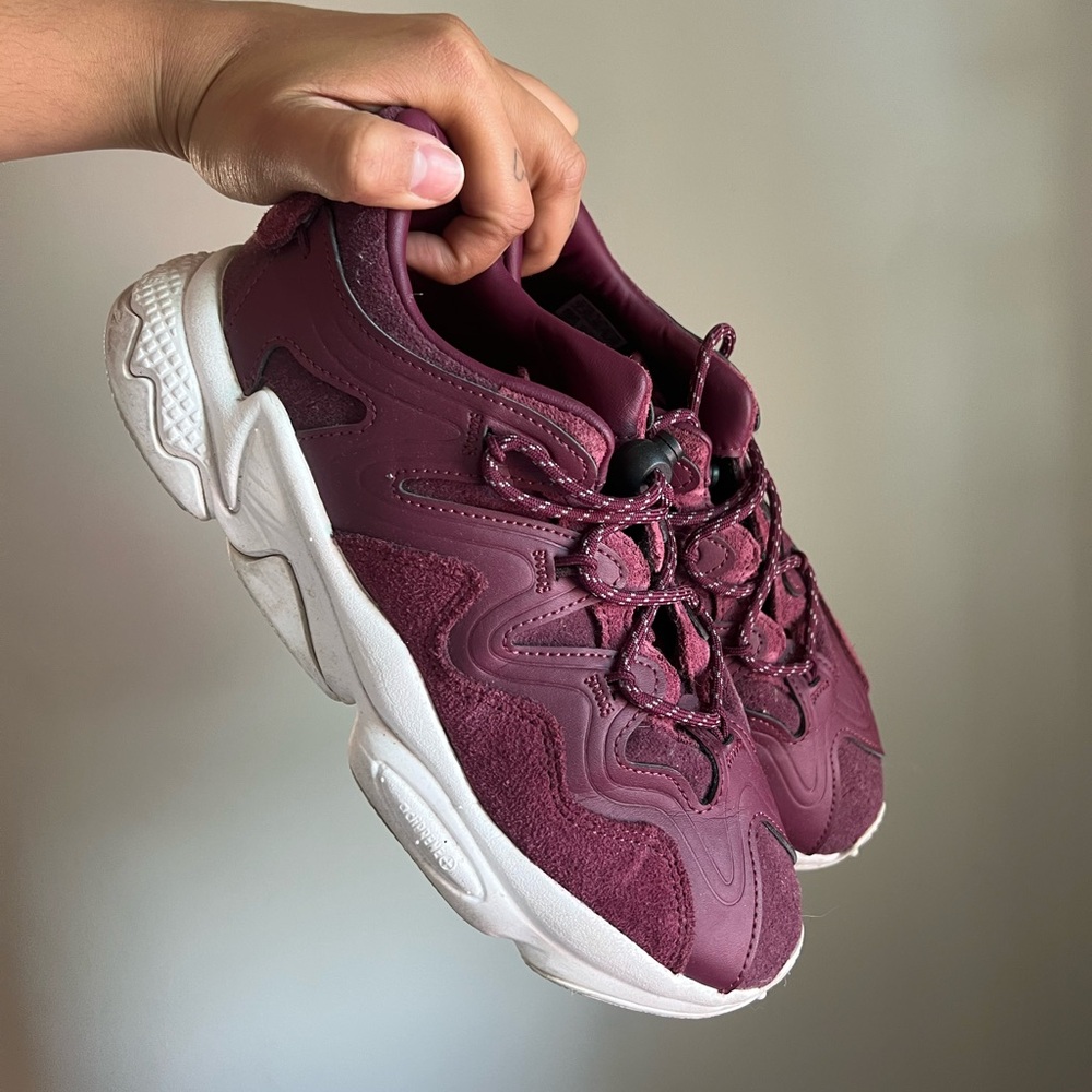 Women’s Adidas’s Ozweego Size 7